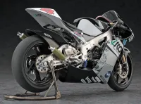 Hasegawa [BK1] 1:12 SCOT RACING TEAM HONDA RS250RW 2009 WGP250 CHAMPION - Scale Kits - photo 3